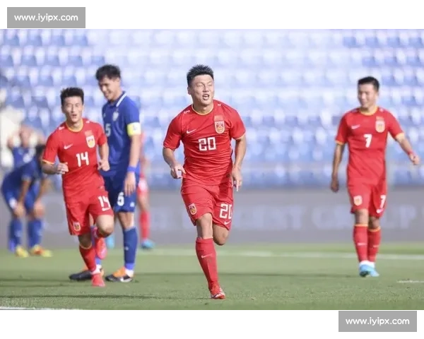 精彩对决:足球赛场激战连连 两队拼尽全力上演进球大战 精彩对决:足球赛场激战连连 两队拼尽全力上演进球大战